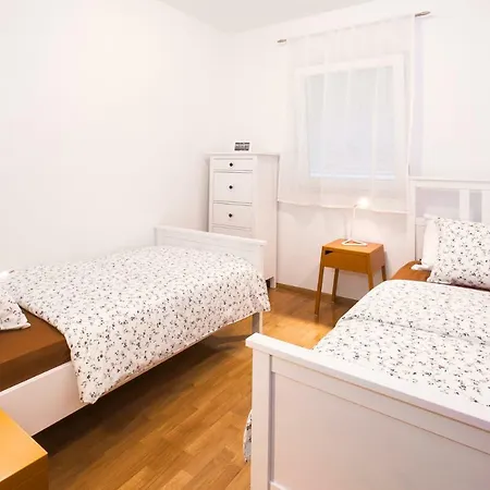 Apartment Lyra *